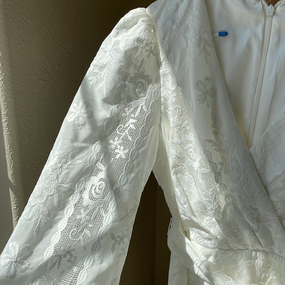 Badgley Mischka Collection stunning white floral lace wrap balloon sleeve dress - Picture 2 of 11